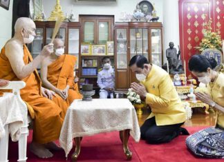 สมเด็จพระสังฆราช ประทานพรให้นายกฯ ทำงานสำเร็จ