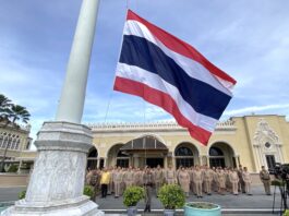 นายกฯ นำรัฐมนตรีเคารพธงชาติ-ร้องเพลงชาติ เนื่องในวันพระราชทานธงชาติไทย