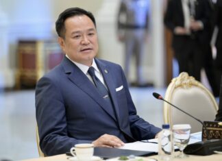 นายกฯ ประชุมสภาความมั่นคง ย้ำท่าทีไทยเป็นกลาง พร้อมรับคนไทยกลับประเทศ