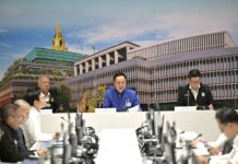 ศบก.เร่งกระจายน้ำมันทั่วประเทศ ผ่อนปรนขนส่ง 24 ชม. เพิ่มเที่ยววิ่ง พร้อมเสริม B20 นายกฯย้ำน้ำมันเพียงพอ อย่ากักตุน