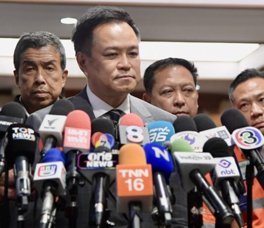 นายกฯ ตั้งวอร์รูม ปภ. ติดตามน้ำท่วมทุกเช้า สั่งทุกหน่วยบูรณาการข้อมูล เร่งช่วยเหลือประชาชนเต็มกำลัง